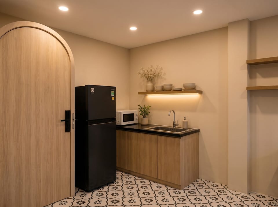 Studio, Balcony | Private kitchen | Fridge, microwave, stovetop, cookware/dishes/utensils
