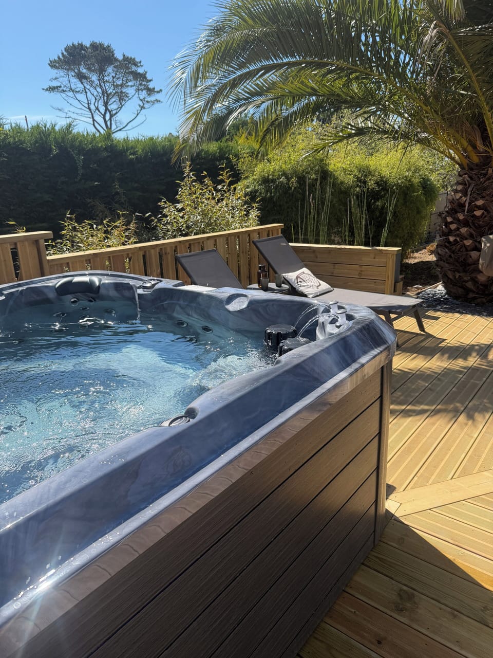 Outdoor spa tub
