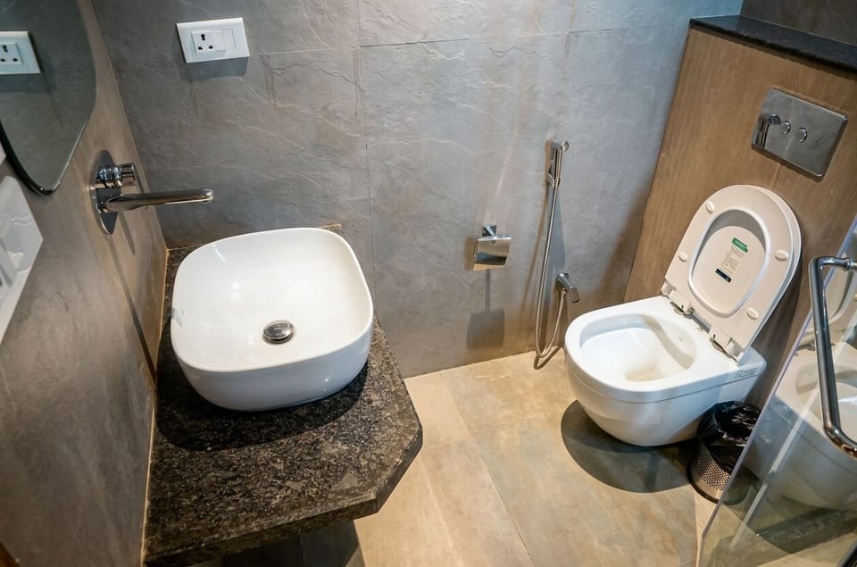 Superior Room | Bathroom | Shower, towels, soap, shampoo