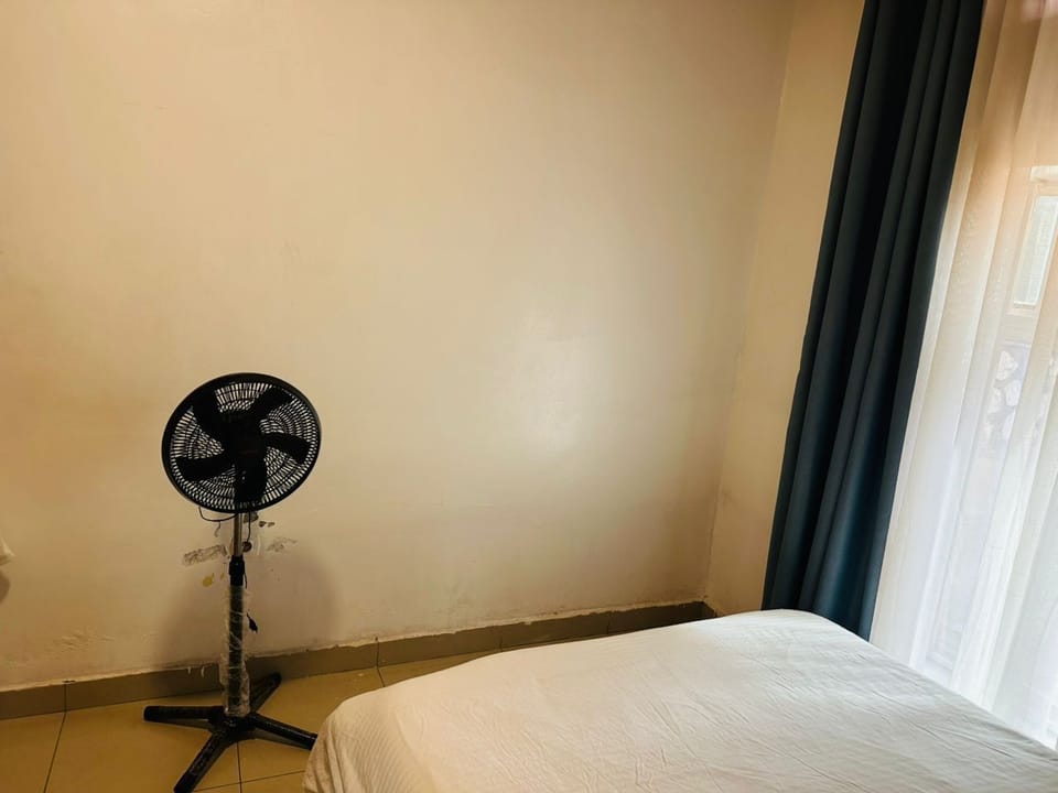 Iron/ironing board, WiFi (free)