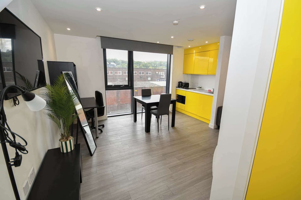Dining Area and Kitchenette