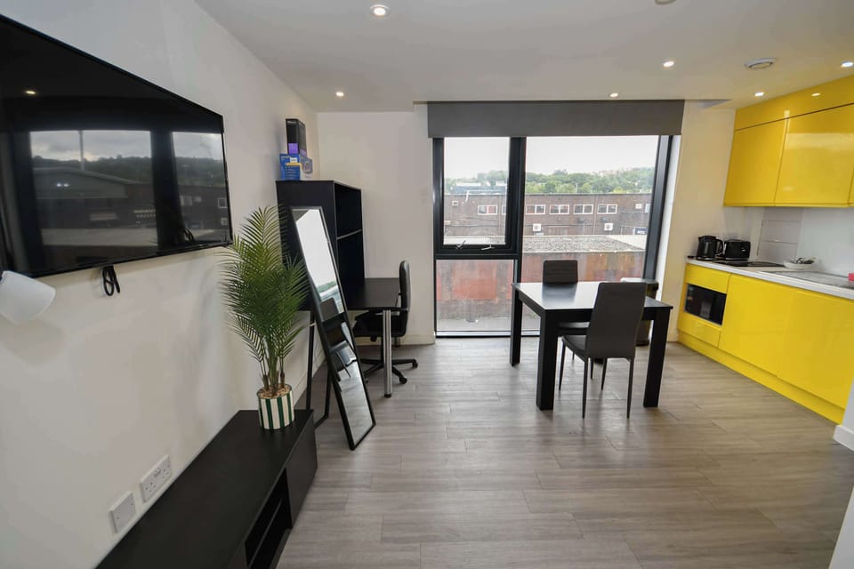 Dining Area and Kitchenette
