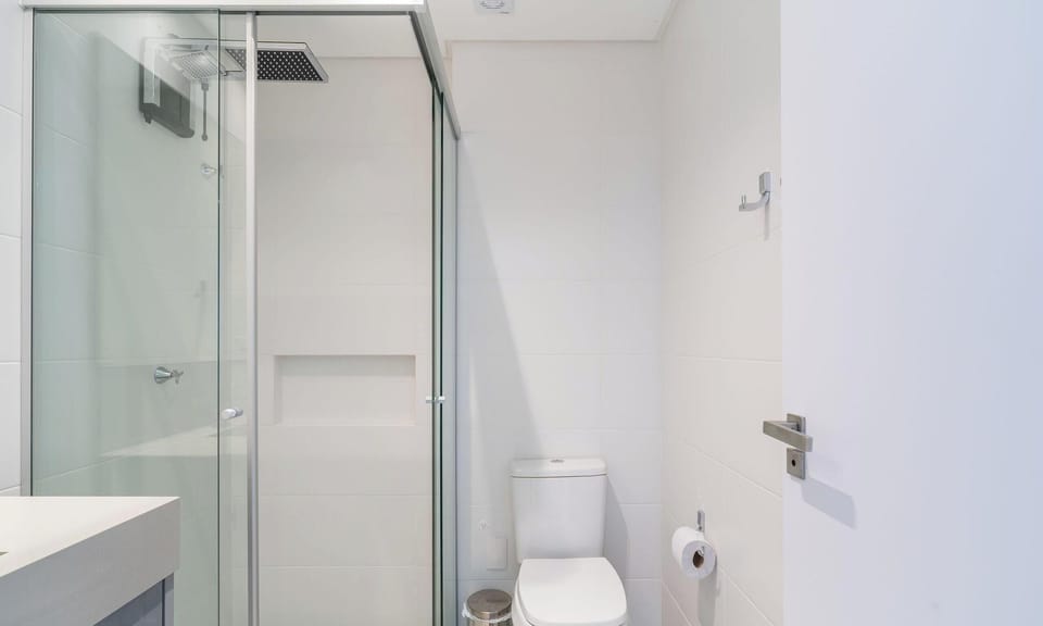 Basic Apartment | Bathroom | Shower