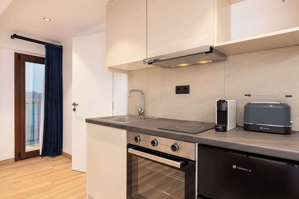Modern kitchen with quality appliances, perfect for everything from breakfast to dinner.
