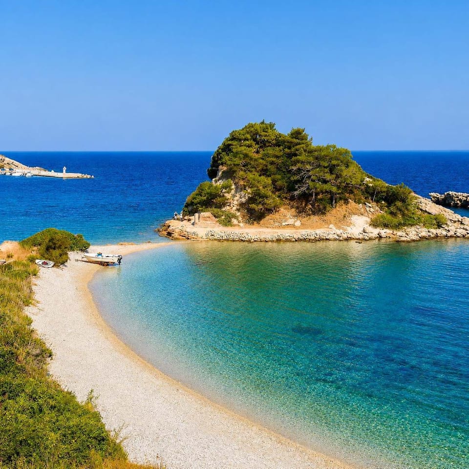 Sunrise Beach – just 700 m away, ideal for swimming in crystal-clear waters and relaxing under the Greek sun.