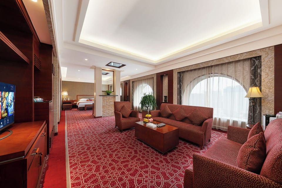 Executive Suite, Garden View | In-room safe, desk, laptop workspace, blackout drapes