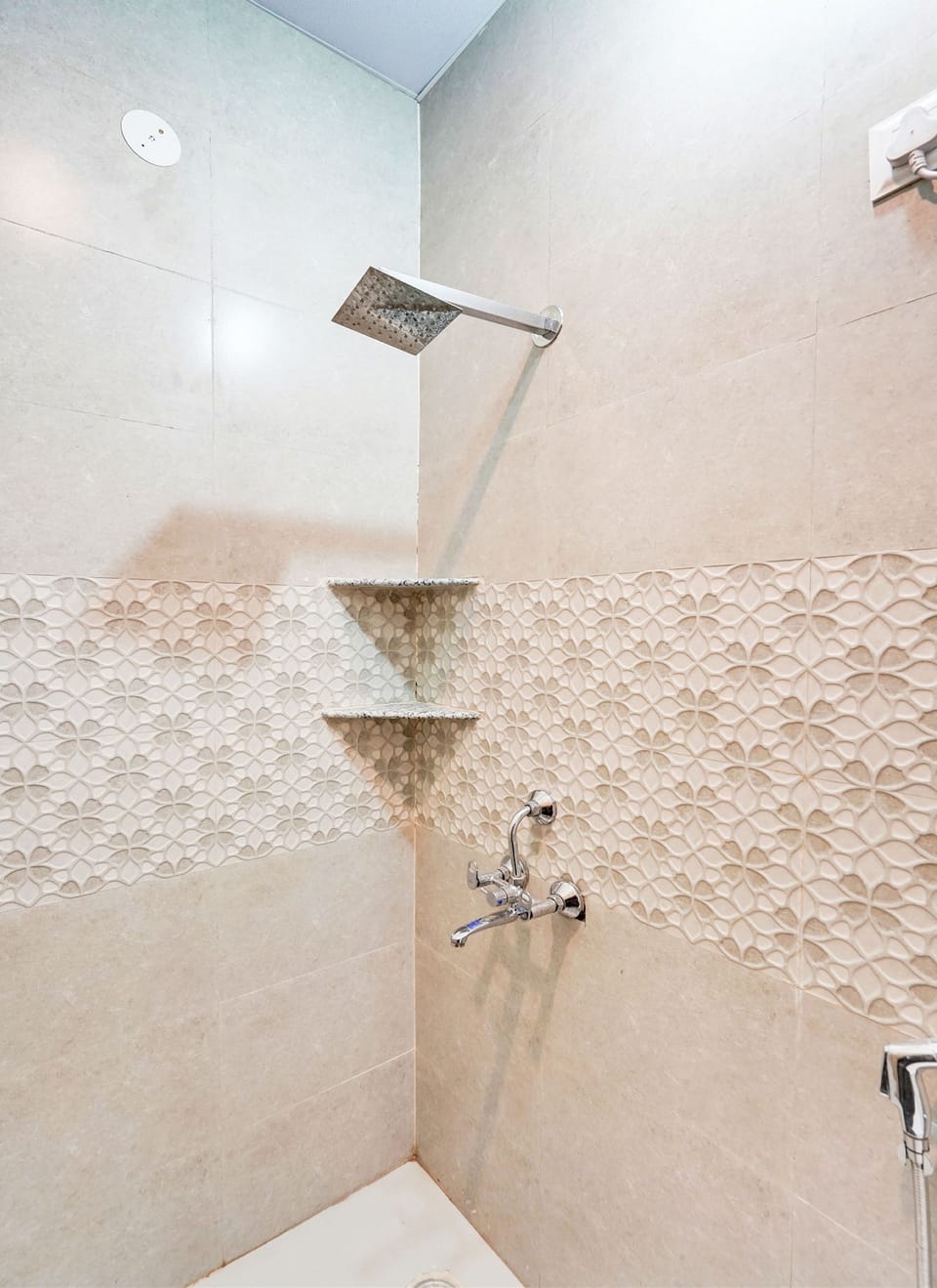 Super Collection O Surajpur Chowk Hotel in Noida