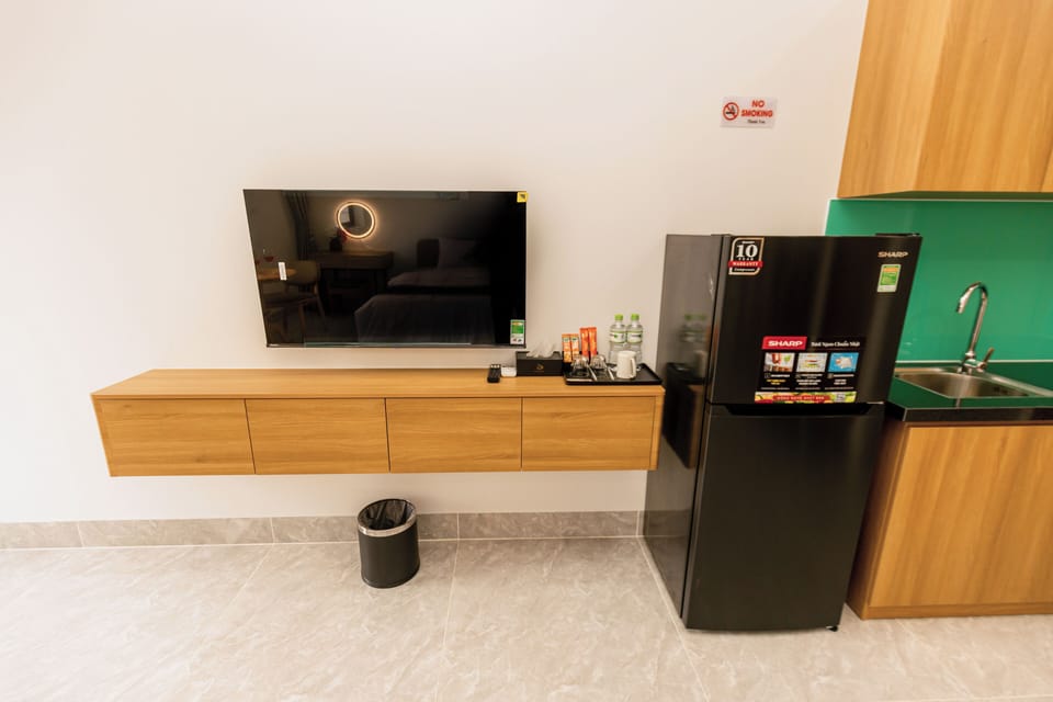 Standard Double Room, Balcony, Courtyard View | Private kitchen | Fridge, stovetop, rice cooker, cookware/dishes/utensils