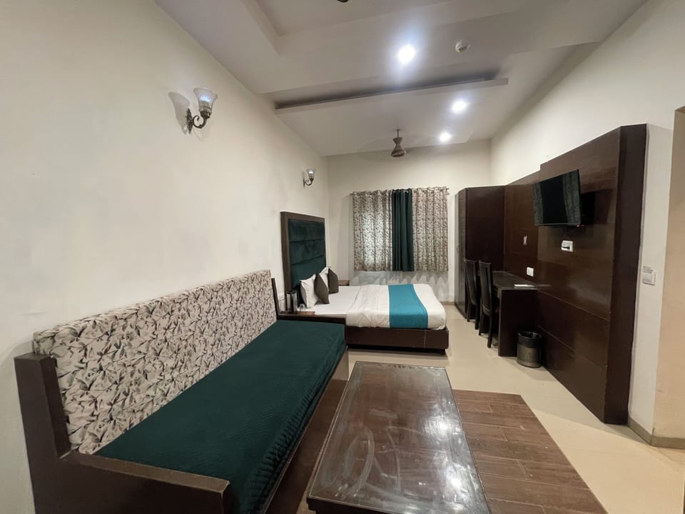Double Room | Desk, laptop workspace, WiFi (free)