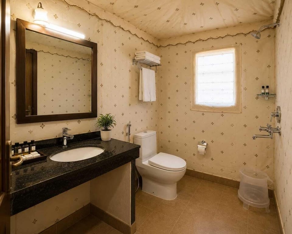 Deluxe Room, Desert View | Bathroom | Shower, free toiletries, slippers, towels