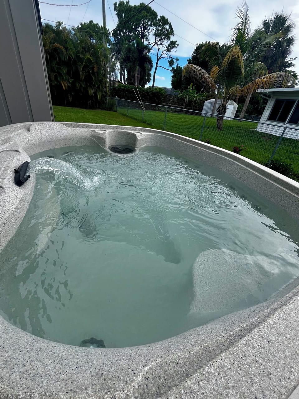 Outdoor spa tub
