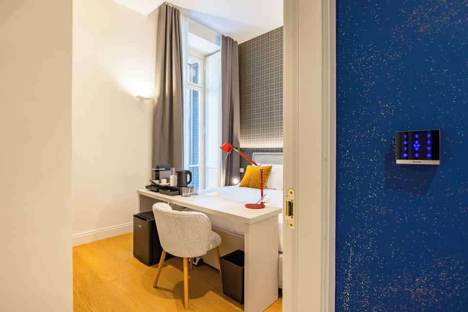 Deluxe Double Room, Private Bathroom, City View | Interior