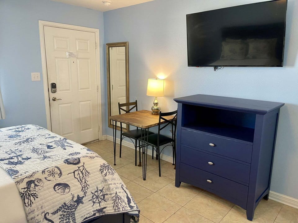Room, 1 Bedroom | 1 bedroom, WiFi (free)