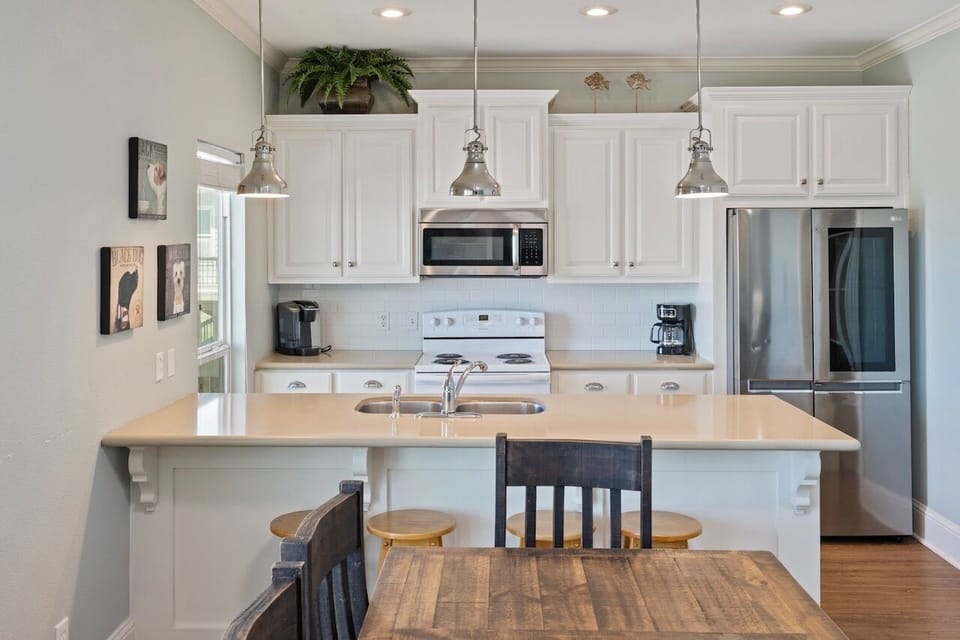 House, 4 Bedrooms | Private kitchen | Coffee/tea maker, fridge
