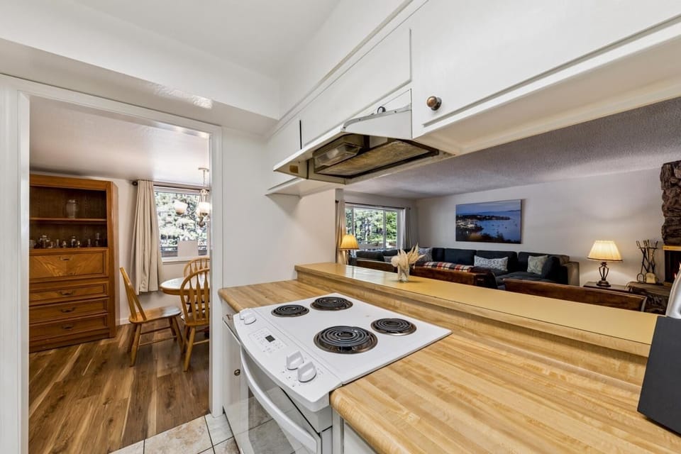 Condo, 3 Bedrooms | Interior