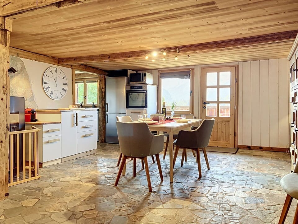 Furniture, Interior Design, Flooring, Floor, Chair, Wood, Wood Flooring, Ceiling, Table, Room