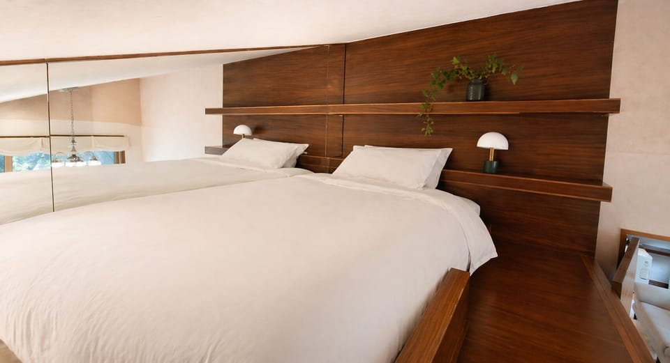 Presidential House | 5 bedrooms, premium bedding, down comforters, individually decorated