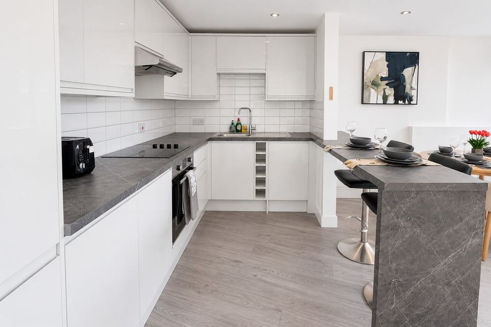 Kitchen & dining area -  Hackney flat near Victoria Park & London Fields 