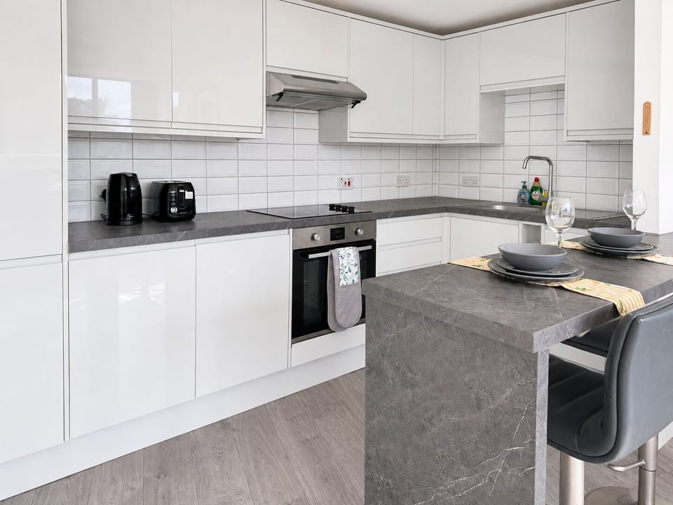 Kitchen & dining area -  Hackney flat near Victoria Park & London Fields 