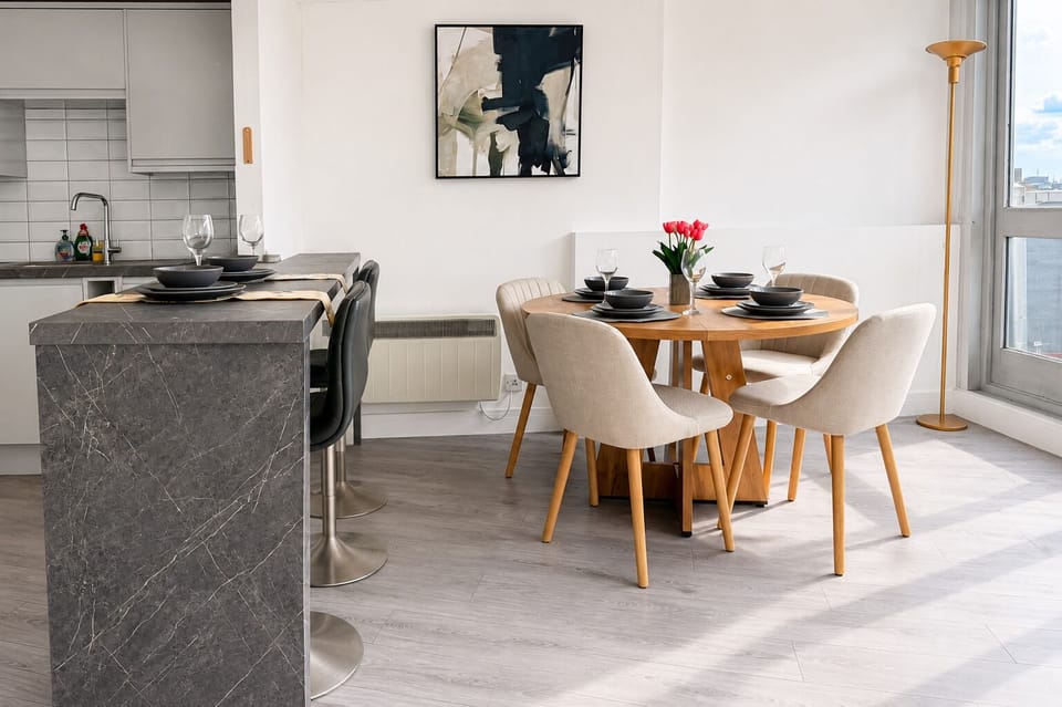 Kitchen & dining area -  Hackney flat near Victoria Park & London Fields 
