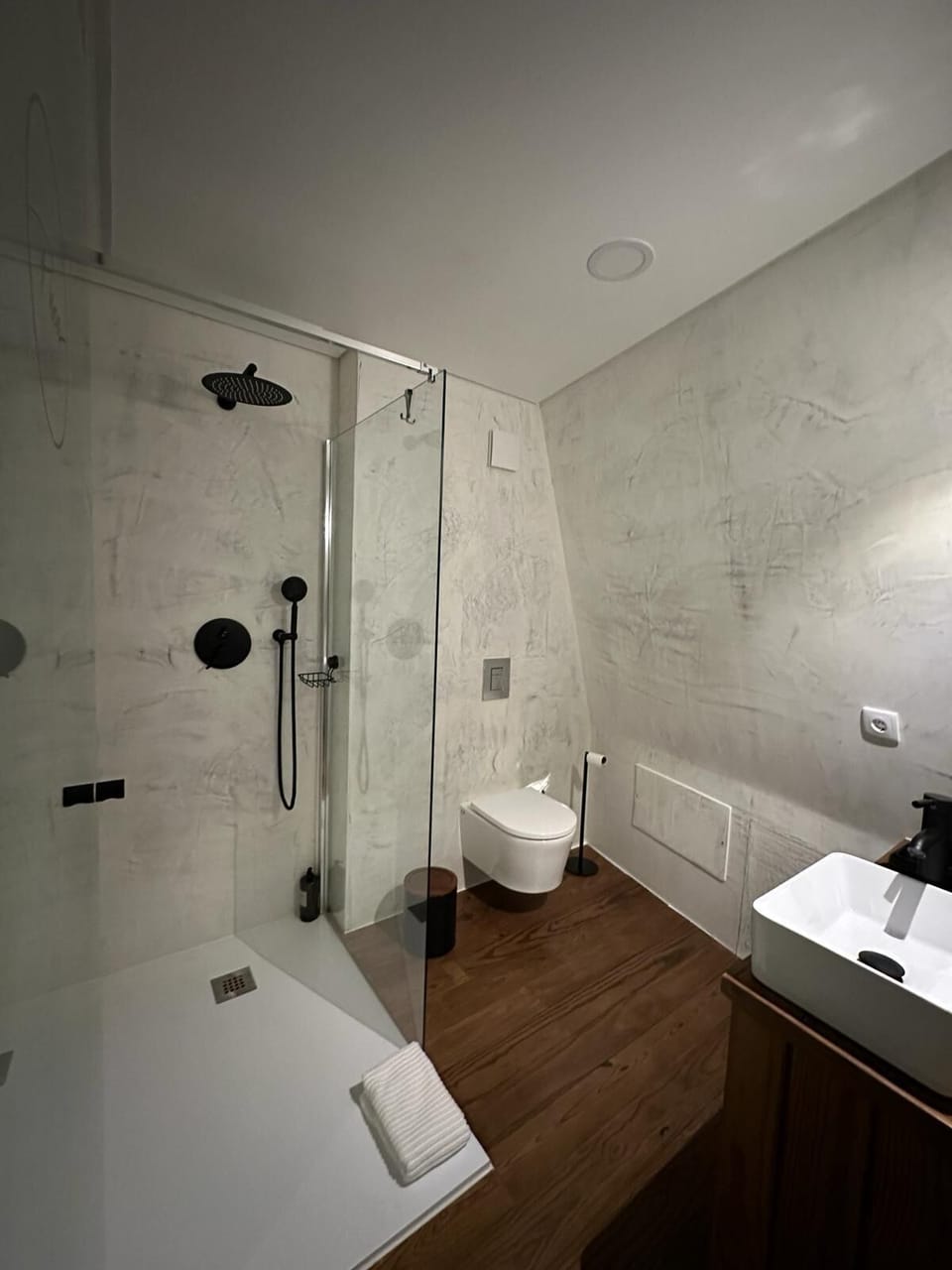 Deluxe Bungalow, Vineyard View | Bathroom | Hair dryer, soap, shampoo, toilet paper