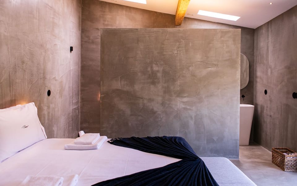 Deluxe Suite, Balcony, Vineyard View | Hypo-allergenic bedding available, minibar, WiFi (free)