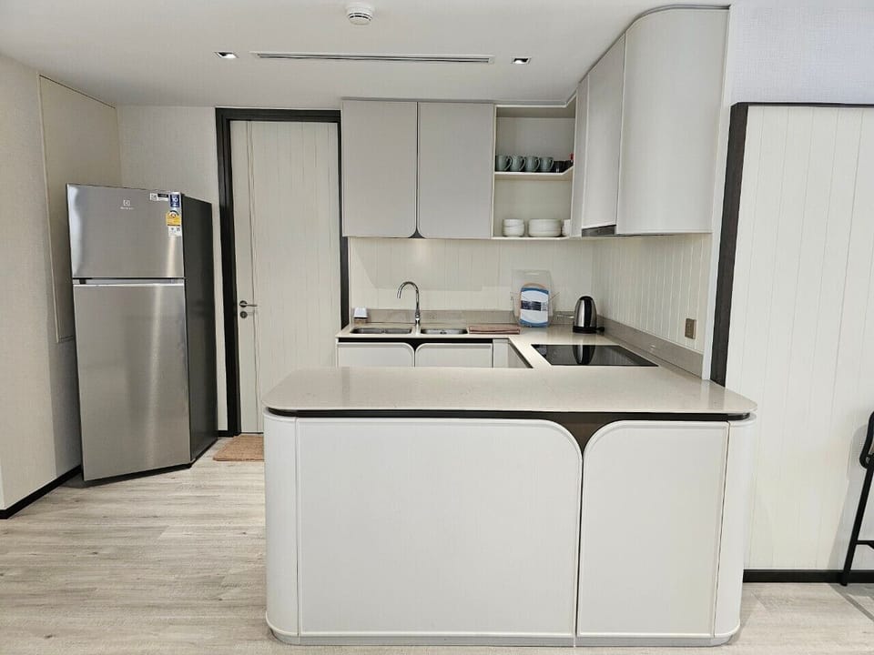 Family Penthouse, Balcony, Pool View | Private kitchen