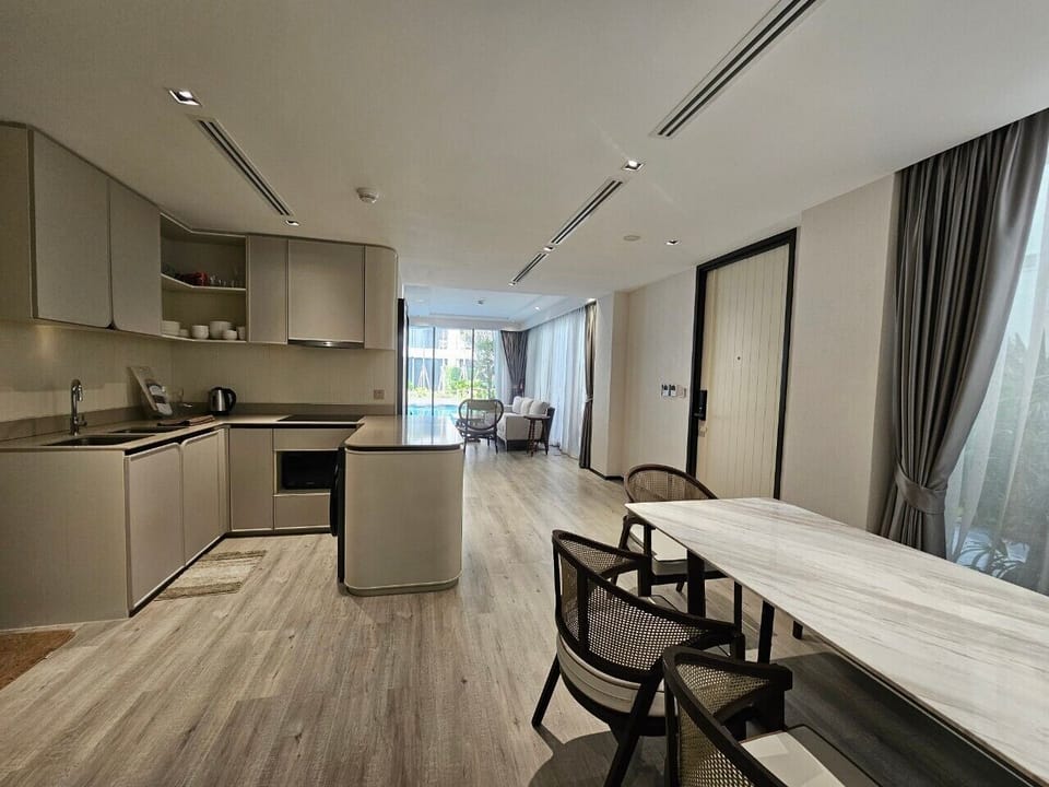Family Penthouse, Balcony, Pool View | Private kitchen