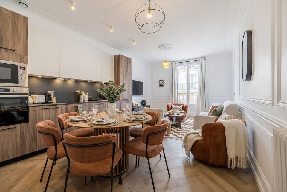 Classic Apartment | Dining