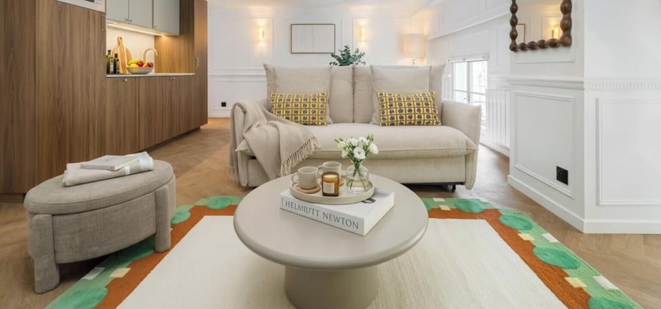 Deluxe Suite | Living area