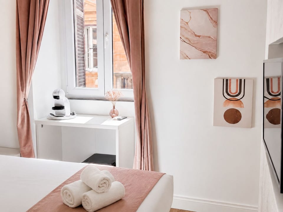 Triple Room | In-room safe, desk, WiFi (free)