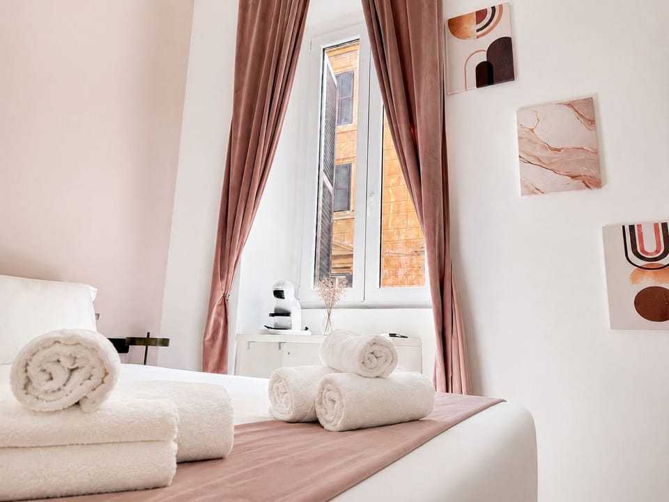 Triple Room | In-room safe, desk, WiFi (free)
