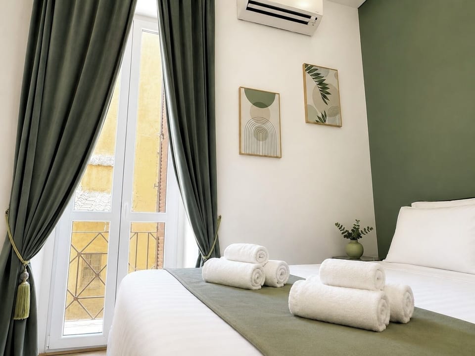 In-room safe, desk, WiFi (free)