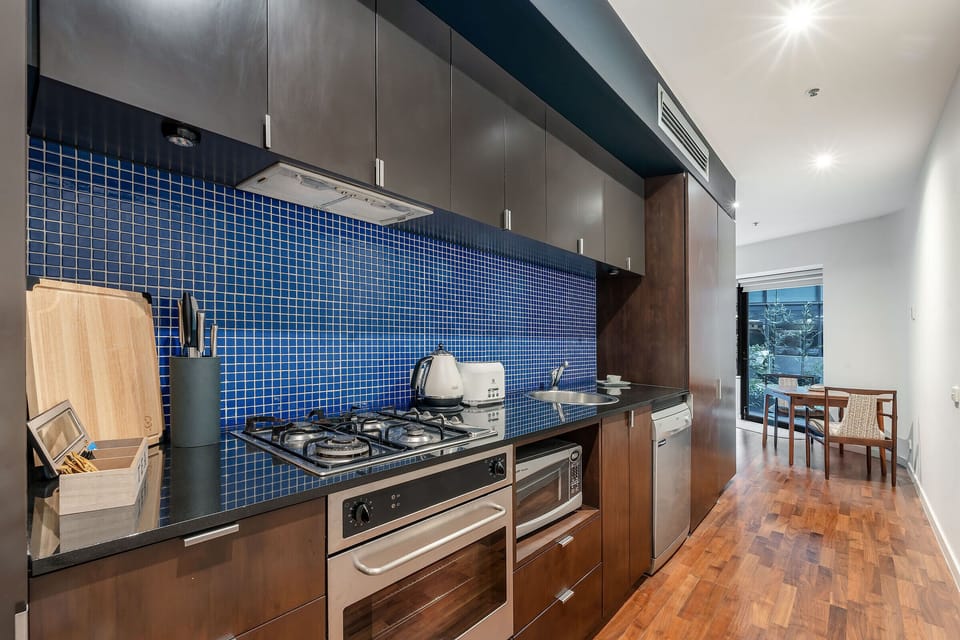Cook with ease in the kitchen, where the gas cooktop, oven, dishwasher and all the cooking essentials make everything from breakfast to dinner feel effortless.