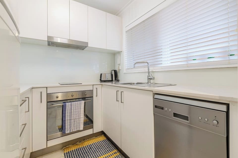 Whip up simple meals in the compact, well-equipped kitchen, complete with an oven, stove, toaster, dishwasher, and a French press to start your mornings right.
