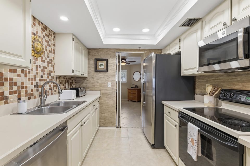Condo, 1 King Bed (Las Brisas 521) | Private kitchen