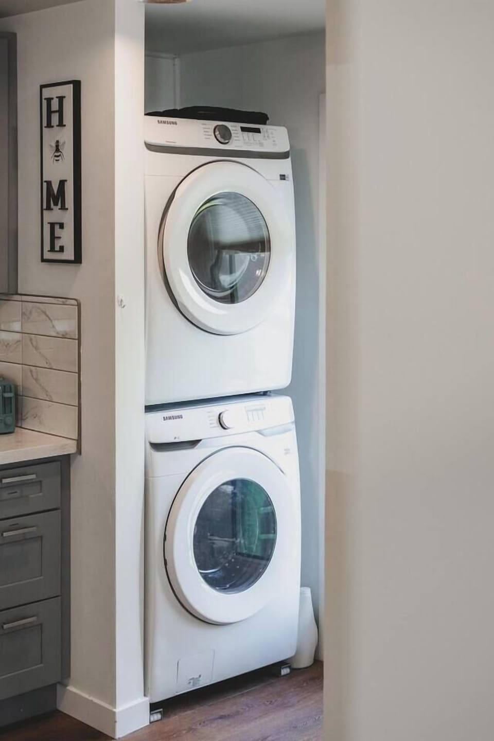 Convenient in-unit washer and dryer make this Burien home especially well suited for weekly and extended stays.