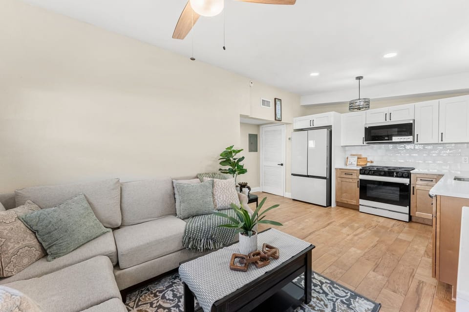 House (3 Bedrooms) | Living area | TV