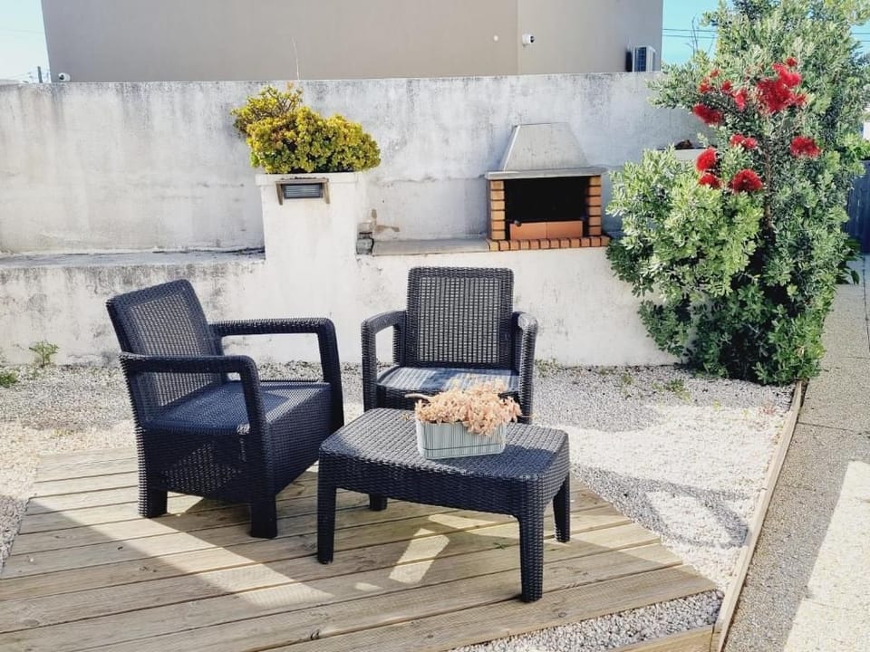 Family Surf Home - Casas do Pateo Bed and Breakfast in Lisbon District