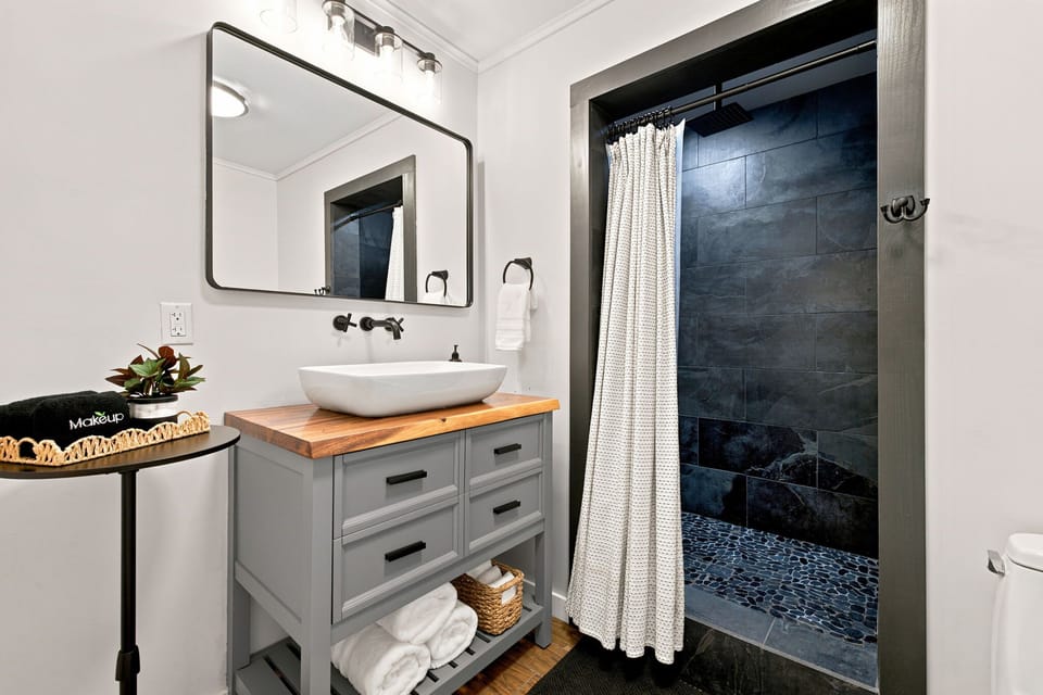 Full bathroom in hallway.