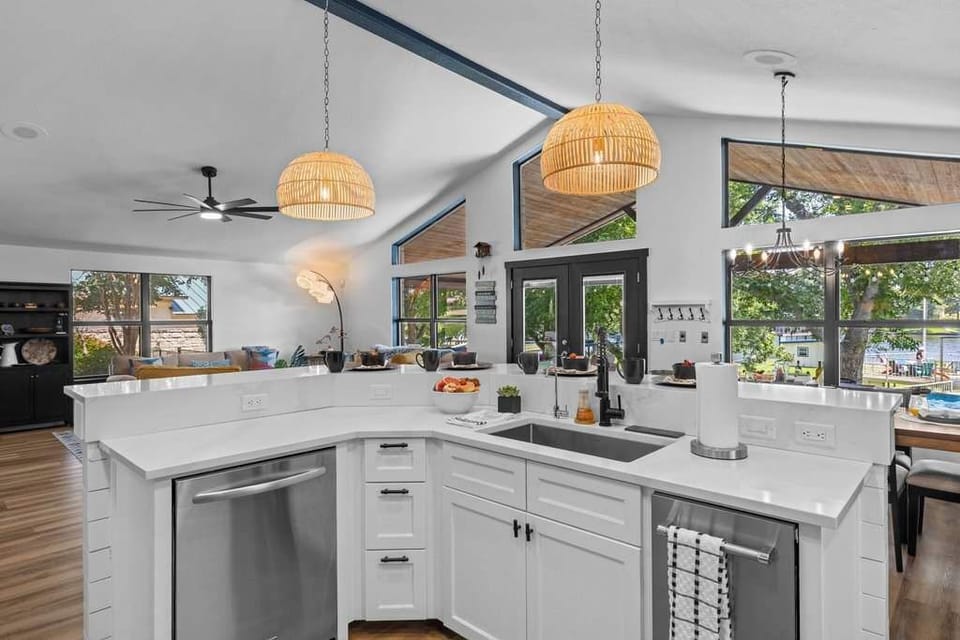 Kitchen with Ice Maker and Bar Seating