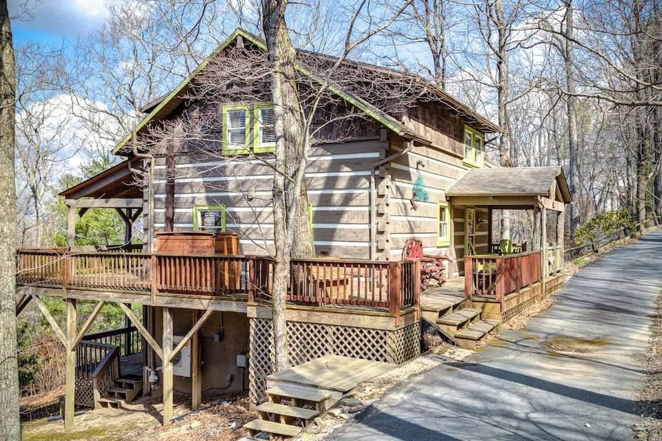 Cabin on Mistletoe