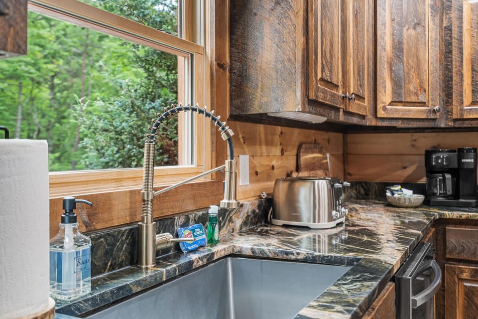 COUNTER SPACE WITH A VIEW