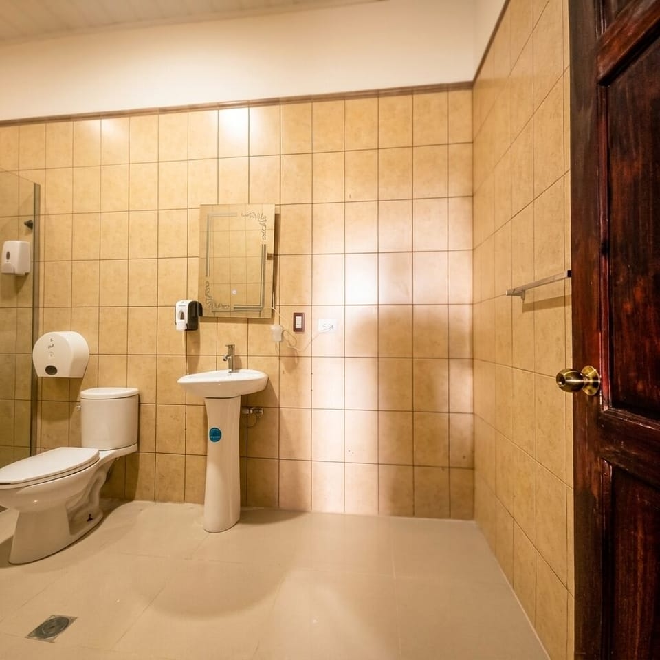 Family Suite | Bathroom | Soap, shampoo, toilet paper
