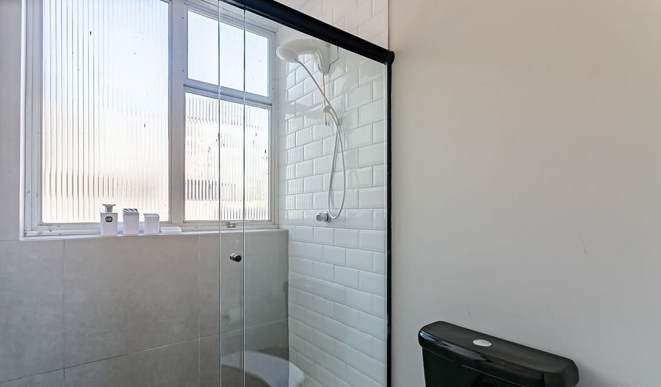 Basic Apartment | Bathroom | Shower
