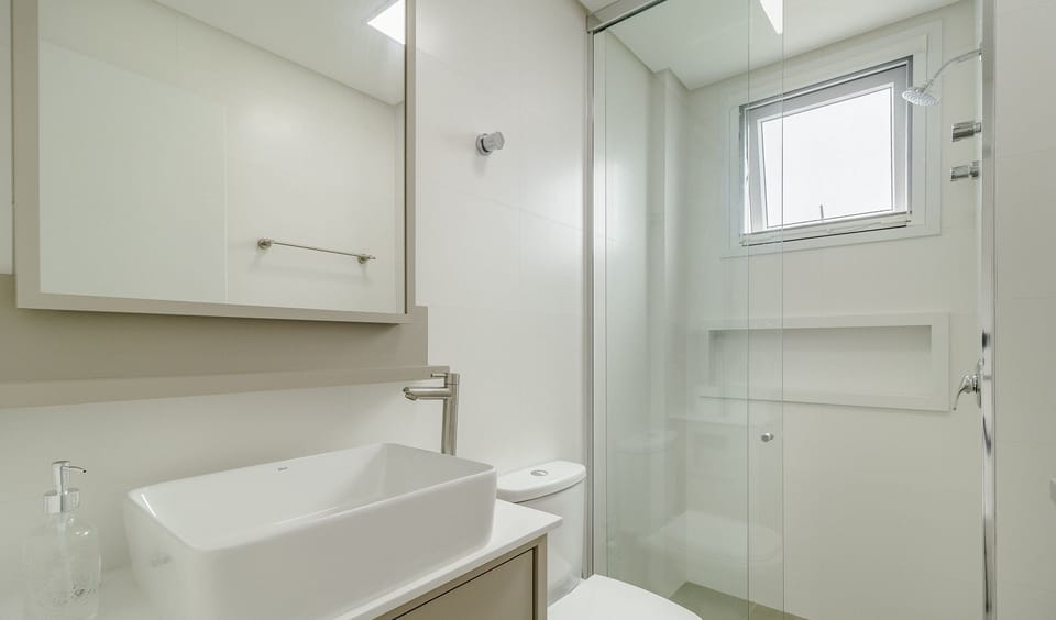 Basic Apartment | Bathroom | Shower