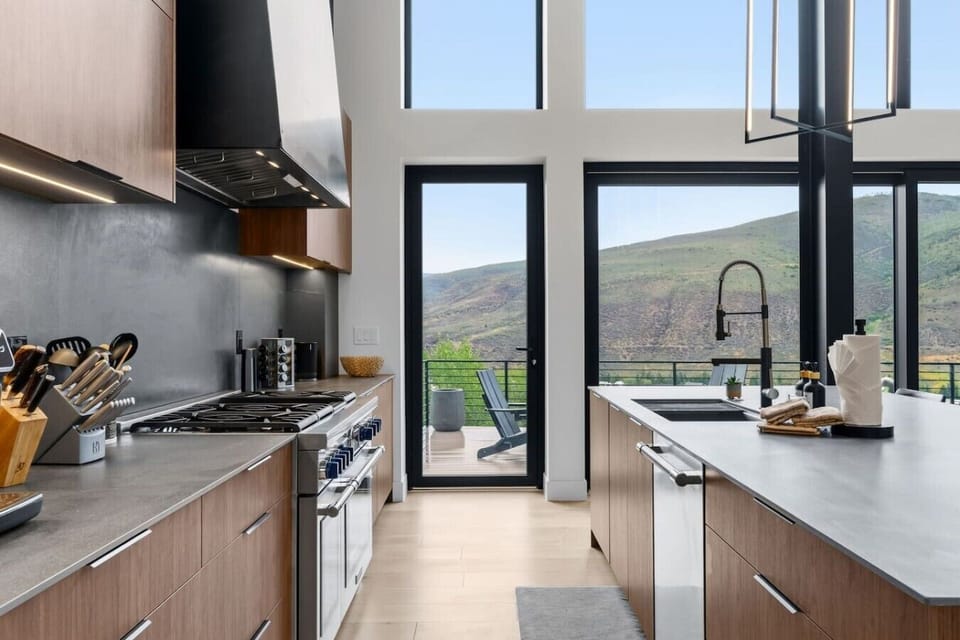 Modern open-concept kitchen and dining area