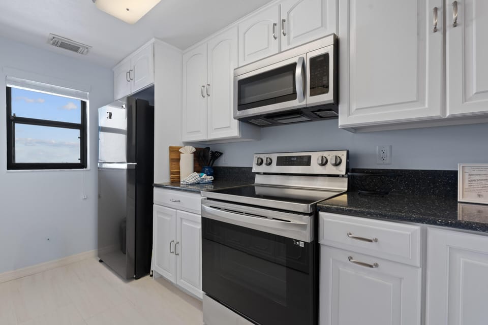 Condo, Multiple Beds (Sunset Condo #502) | Private kitchen