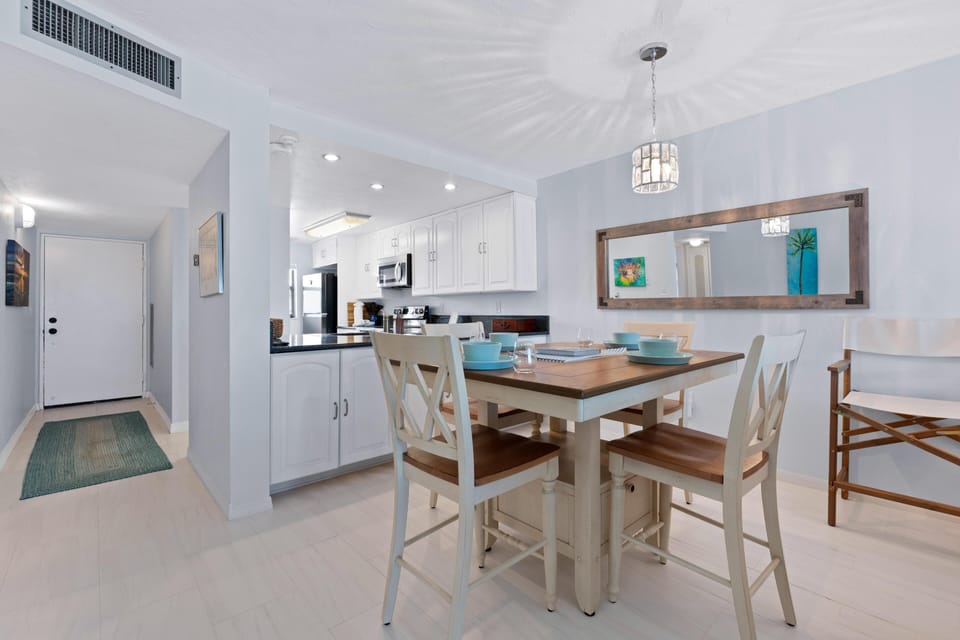Condo, Multiple Beds (Sunset Condo #502) | Dining
