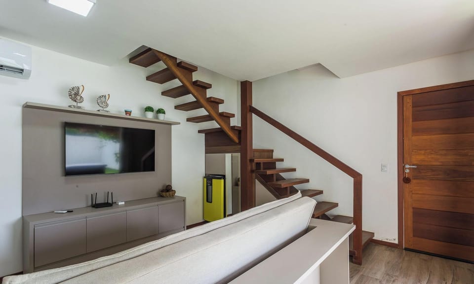 Chalet | Living area | 40-inch TV with digital channels